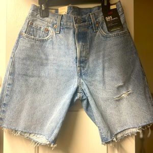 501 ‘90s Levi shorts with tags